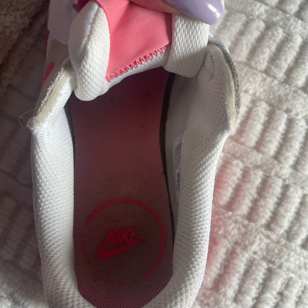 Nike Air Max White and Pink - Picture 6 of 7